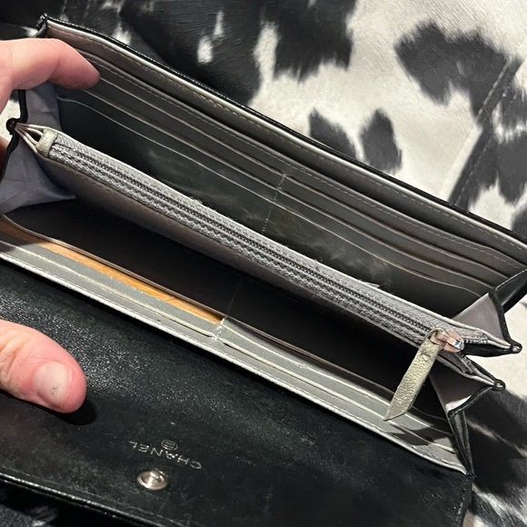 CHANEL Black Leather Floral Camellia Wallet - Picture 12 of 16